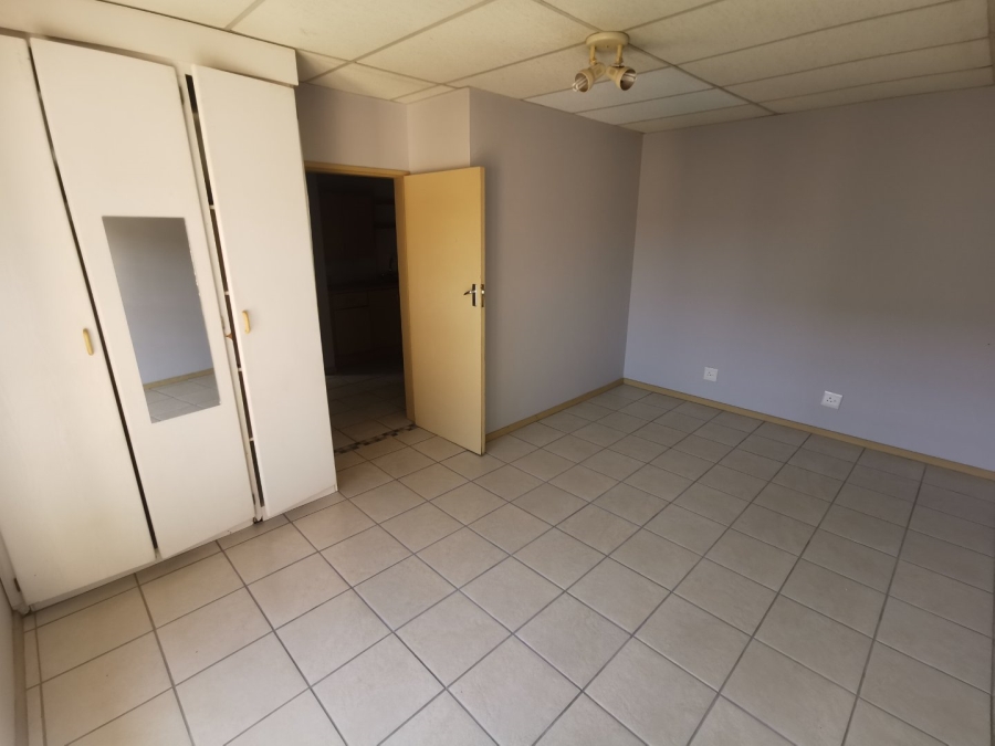 2 Bedroom Property for Sale in Kannoniers Park North West